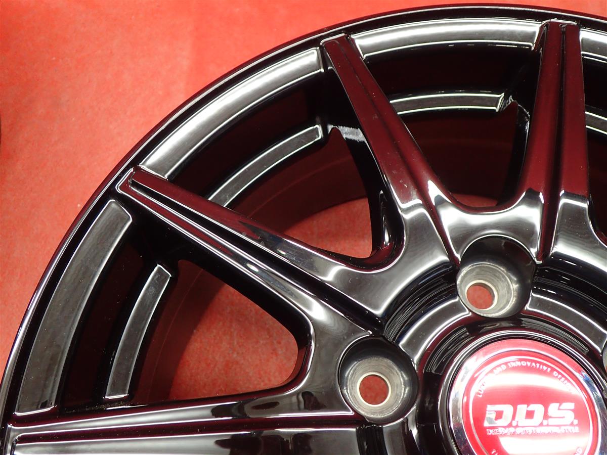 DDSアルミホイール15インチPCD114ハブ73 6Jインセット52タイヤ付き