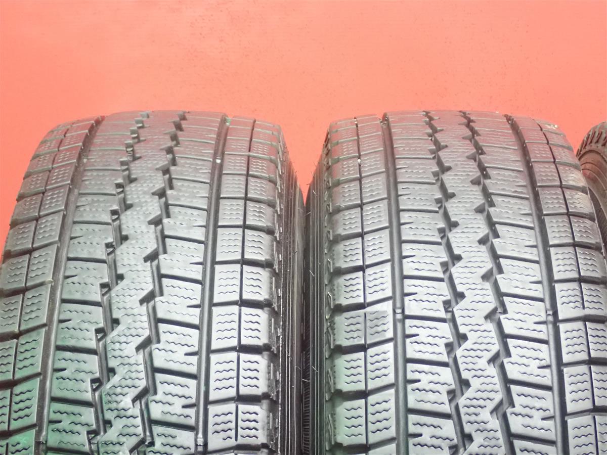 レビュー高評価アイテム特集｜ファッション通販 205/65R16 WM01 DUNLOP 逆巻き 17 7分目 スタッドレス トヨタ タイヤ・ホイール